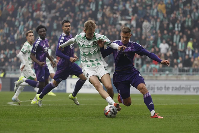 Domači navijači pričakujejo šampionski večer, Maribor bi rad pokvaril veselico. Foto Leon Vidic
