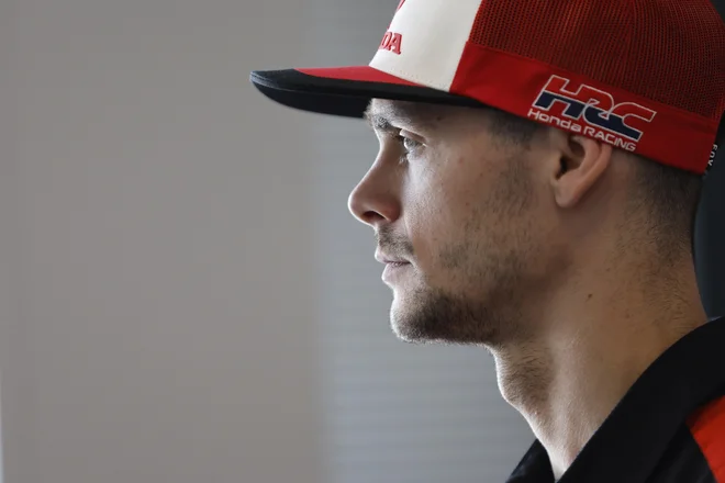 Tim Gajser ne dirka na VN Portugalske v motokrosističnem razredu MXGP. FOTO: Leon Vidic
