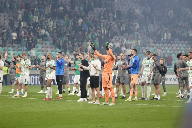 Ljubljanski nogometaši so po tekmi prosili svoje navijače za potrpežljivost. FOTO: Voranc Vogel