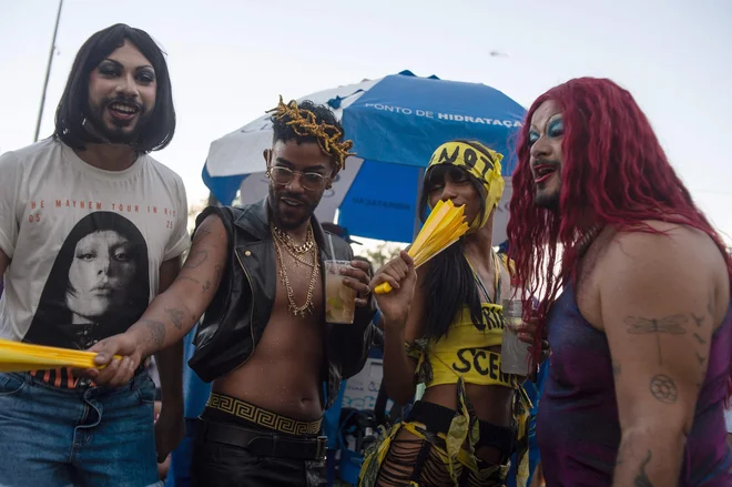 Fans gathered several days before the concert. Photo: Tertio Teixeira/AFP