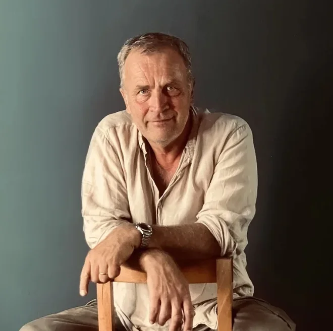 Alex Capus se je tokrat lotil romanizirane biografije švicarsko-ameriške slikarke. FOTO: Mergime Nocaj