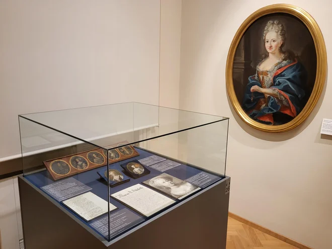 Zgodbi baronice Raigersfeld in njenemu sorodstvu so v Narodni galeriji odmerili lep kotiček. FOTO: Vojko Urbančič