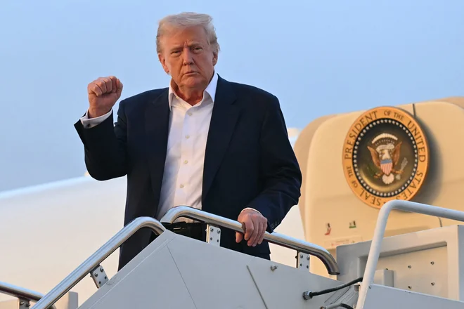 Donald Trump je po vrnitvi v Belo hišo že deset koncev tedna preživel v Mar-a-Lagu. FOTO: Saul Loeb/AFP