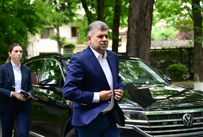 Romunski premier Marcel Ciolacu je danes napovedal odstop. FOTO: Daniel Mihailescu/AFP