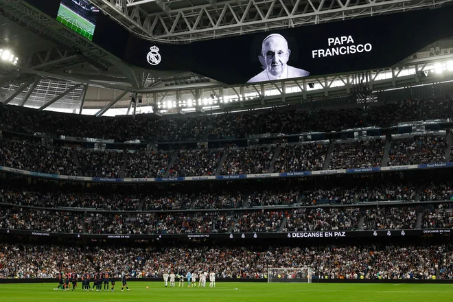 Realove tekme na stadionu Santiago Bernabeu so klubu navrgle skoraj četrtino vseh prihodkov. FOTO: Pierre-philippe Marcou/AFP