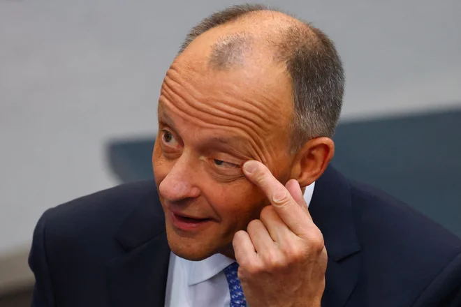 Friedrichu Merzu ni uspelo dobiti dovolj glasov za kanclerja v prvem krogu glasovanja. To se ni zgodilo še nikoli. FOTO: Fabrizio Bensch/Reuters