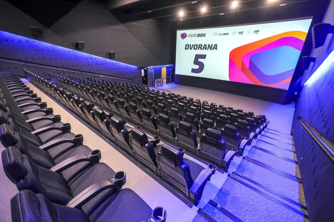 Dvorane so opremljene z ergonomskimi sedeži. FOTO: Jože Suhadolnik