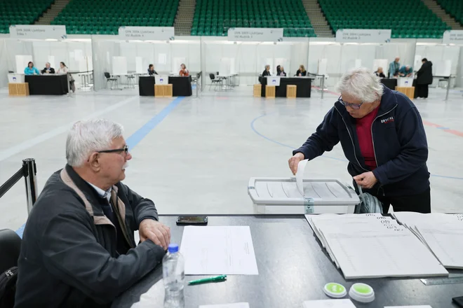 Predčasno glasovanje na volišču Omnia v Hali Tivoli 6.5.2025