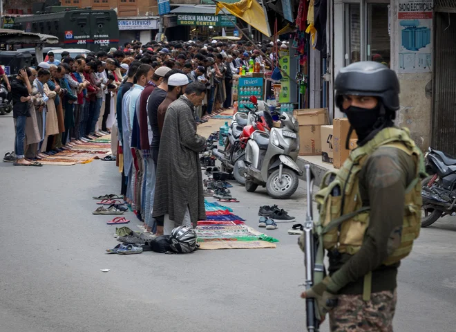 Napad se je zgodil na območju, ki ga nadzoruje Indija, vendar je večinsko prebivalstvo muslimansko. FOTO: Adnan Abidi/Reuters