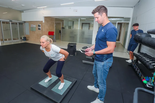 Na Inštitutu za kineziološke raziskave ZRS Koper poteka projekt Strojno učenje kot obetavno orodje pri premoščanju vrzeli v preprečevanju poškodb pri ženskih ekipnih športih. FOTO: Inštitut za kineziološke raziskave ZRS Koper