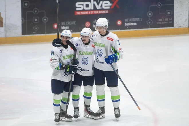 Slovenski hokejisti so se veselili nove zmage. FOTO: Miloš Vujinovič/Mediaspeed