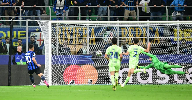 Lautaru Martinezu ni bilo težko doseči gola. FOTO: Daniele Mascolo/Reuters