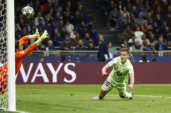 Dani Olmo je poravnal rezultat na 2:2. FOTO: Alessandro Garofalo/Reuters