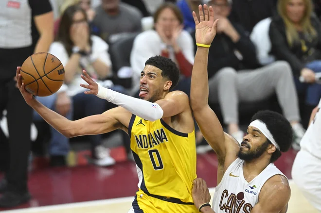 Tyrese Haliburton in drugi košarkarji Indiane so v Clevelandu opravili svojo nalogo brezhibno in si bodo v Indianapolis lahko že zagotovili preboj v finale vzhodne konferenece. FOTO: David Richard/Imagn Images Via Reuters Connect