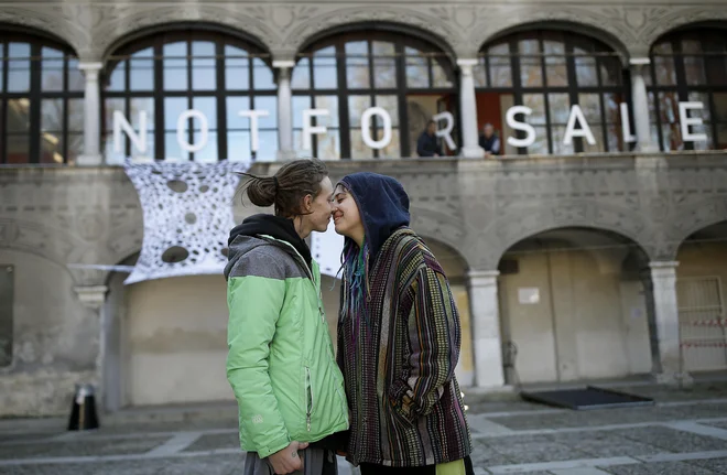 MOL in ministrstvo se strinjata, da so Križanke, kjer domuje tudi Srednja šola za oblikovanje in fotografijo, potrebne celovite prenove. FOTO: Blaž Samec/Delo