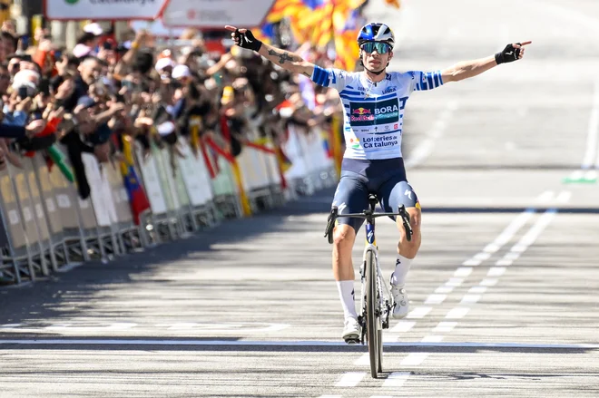 Primoz Roglič med dirko po Kataloniji. FOTO: Josep Lago/AFP