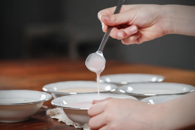 Fermentirani mlečni izdelki, jogurt, kefir, so vsekakor zdravi. Razlika med njimi in probiotiki pa je v tem, da so probiotiki zelo specifični. FOTO: Uroš Hočevar