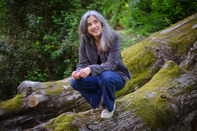 Anja Medved: »Mislim, da je heroj predvsem tisti človek, ki v času vojne kljub razpadu vseh vrednost ohrani človečnost.« FOTO: Jernej Humar