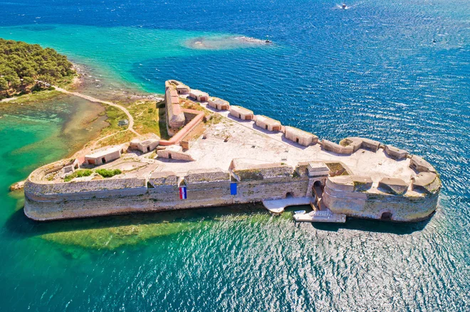 A world -famous corner in the Adriatic. The fortress of St. Nikola. Photo: Shutterstock