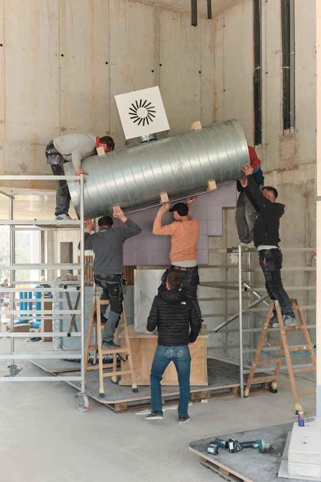 The Totem was undertaken, as if they were planning a house or any other architectural project, and it was also necessary to take into account how to disassemble and assemble and bring them to Venice. Photo: Klemen Ilovar and Matic Pandel