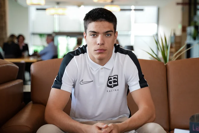 Aleksandar Bogunović je pri 17 letih podpisal pogodbo s špansko ekipo formule štiri, ki jo vodi nogometni zvezdnik Thibaut Courtois. FOTO: Osebni arhiv