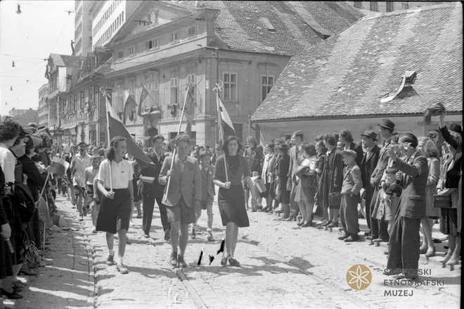 Holynski je posnel dva črno-bela negativa s skupaj 60 posnetki. FOTO: Karol Holynski/Slovenski etnografski muzej
