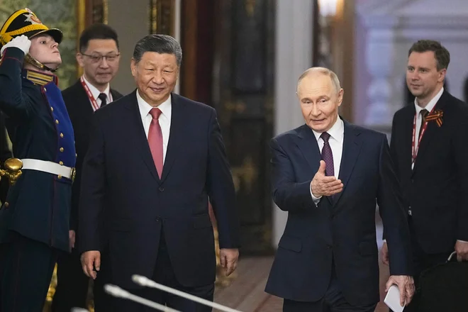 Med srečanjem s Xijem je Putin tokrat izjavil, da državi odločno nasprotujeta »neonacizmu«. FOTO: Pavel Bednyakov/AFP