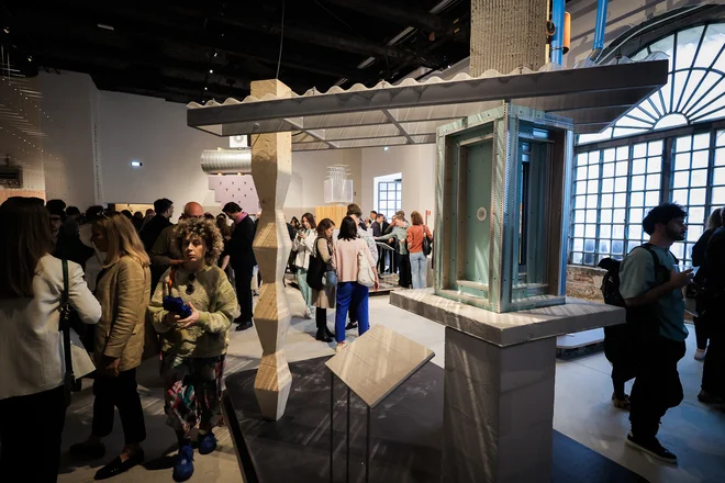 Slovenski paviljon na mednarodnem arhitekturnem beneškem bienalu je kulturna ministrica Asta Vrečko otvorila že danes, sicer pa se bienale uradno začenja v soboto in bo trajala skoraj do konca novembra. FOTO: Daniel Novakovič/ STA