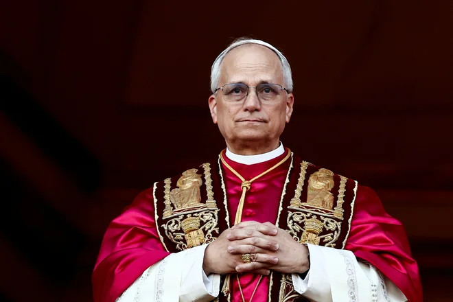 Kardinal Robert Francis Prevost, ki je danes postal papež Leon XIV., je bil rojen v ZDA, velik del življenja pa je preživel kot misijonar v Peruju. FOTO: Reuters