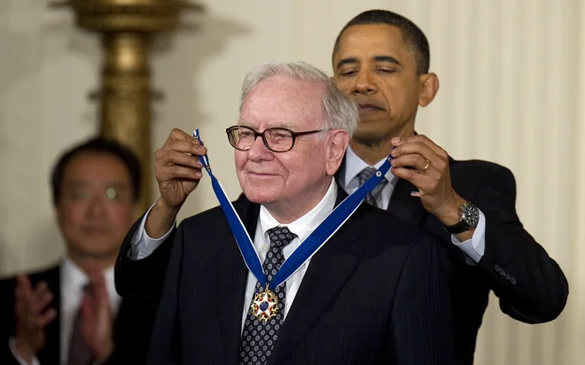 Leta 2010 mu je tedanji ameriški predsednik Barack Obama podelil najvišje ameriško odlikovanje, medaljo svobode. FOTO: Jim Watson/AFP