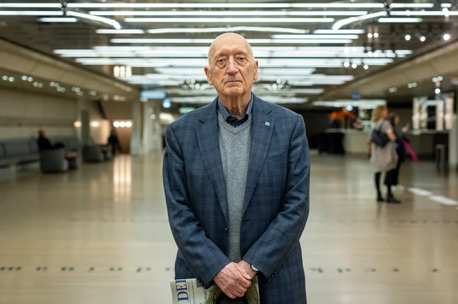 Akademik dr. Jože Pirjevec pravi, da sta britanski feldmaršal Harold Alexander, poveljnik zavezniških enot v Sredozemlju, in ameriški general Dwight Eisenhower, njegov kolega v zahodni Nemčiji, pripravljala vojaško operacijo proti Titu. FOTO: Voranc Vogel/Delo