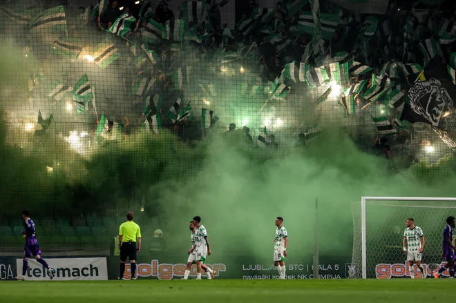 Green Dragons so imeli pestro pirotehniko. FOTO: Voranc Vogel