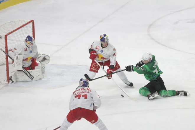Atte Tolvanen je že večkrat sivil lase tudi hokejistom Olimpije. FOTO: Voranc Vogel/Delo