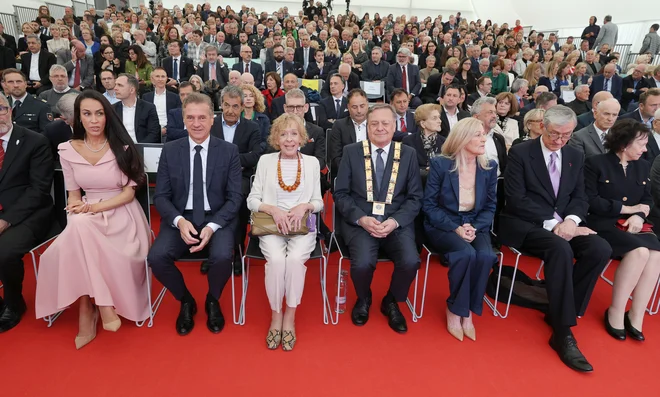 Slovesnosti na Ljubljanskem gradu so se udeležili vidni predstavniki vlade, verskih skupnosti, sodstva, diplomacije, gospodarstva, kulture in umetnosti. FOTO: Jože Suhadolnik/Delo