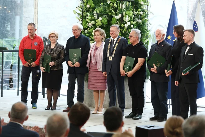 This year's recipients of municipal plaques are: Miha Kralj, Dušan Weber, Karl Pollak, dr. Viktor Grilc, See Theater, Gerontological Society of Slovenia and the Women's Choir of Rozka Usenik, KUD Šentvid above Ljubljana. Photo: Jože Suhadolnik/Work