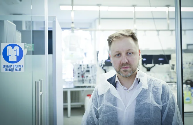 Boštjan Čeh vidi v regiji velik potencial za razvoj biotehnologije. Predvsem v Sloveniji, ki globalno uživa ugled zaradi svoje zgodovine in industrije, povezane z biotehnologijo ter farmacijo, kot tudi zaradi vpetosti velikih igralcev. FOTO: Jože Suhadolnik/Delo