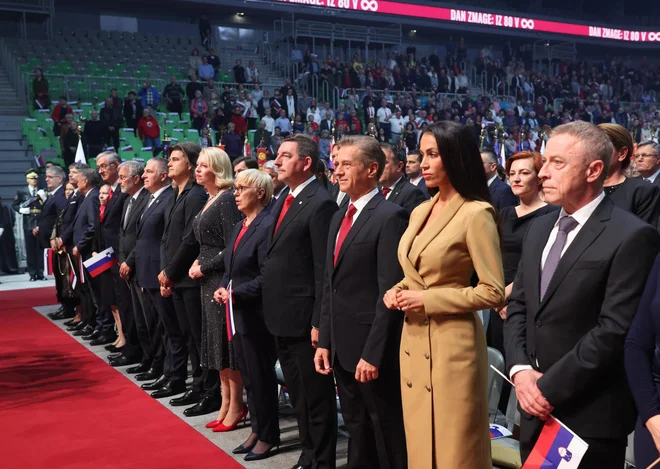 The national top in Stožice was attended by the entire national summit: Prime Minister Robert Golob with partner Tina Gaber, President of the Republic of Natasa Pirc Musar with his wife Aleš Musar, Urška Klakočar Zupančič, president of the National Assembly with partner Boro Zuljan, members of the Government, some deputies, heads of state bodies, former presidents. Photo: Blaž Samec/Work