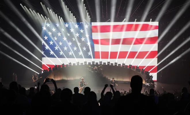Na lestvici najbolj predvajanih skladb na slovenskih radijskih postajah v lanskem letu je prva slovenska šele na 31. mestu (Ironija Nine Pušlar), večina izvajalcev pred njo pa je ameriškega porekla. FOTO: Ethan Miller/AFP