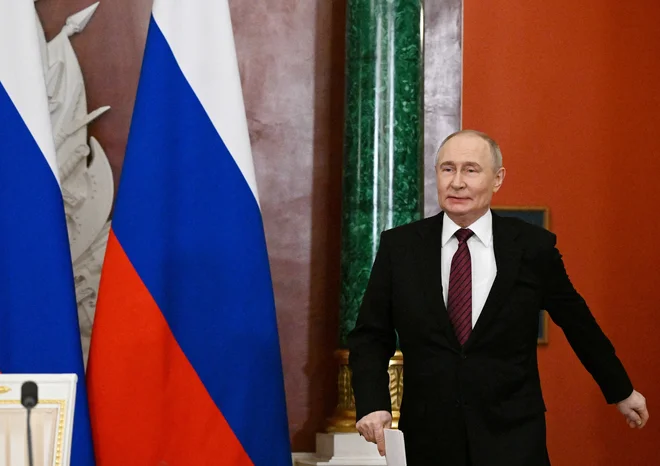 »Tisti, ki si resnično želijo miru, tega ne morejo drugače kot podpreti,« je o nadaljevanju pogajanj ruski voditelj povedal pozno sinoči. FOTO: Sergej Bobilev Via Reuters