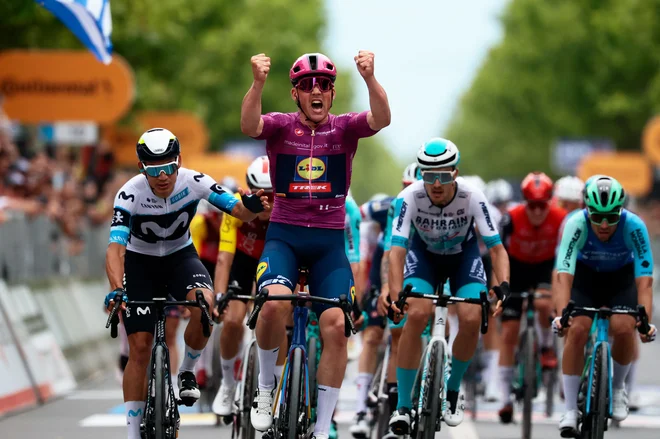 Pedersenu je le uspelo! Še drugič je zmagal na letošnjem Giru in rožnata majica je po enodnevni odsotnosti spet njegova. FOTO: Luca Bettini Afp