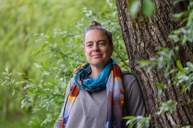 »Odličen sistem šolskih knjižnic je nekaj, s čimer se Slovenija gotovo lahko pohvali v mednarodnem prostoru, in omogoča, da imajo vsi otroci dostop do knjig,« je poudarila Gaja Kos. FOTO: Črt Piksi