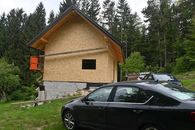 Na parceli si je sedemdesetletnik gradil vikend. FOTO: Oste Bakal