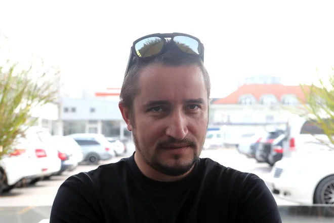 Teodor Goznikar leta 2019, ki mu očitajo šest kaznivih dejanj grožnje, ki se preganjajo na predlog oškodovanca in 41 kaznivih dejanj grožnje, ki se preganjajo po uradni dolžnosti, očitajo mu tudi kaznivo dejanje krive ovadbe. FOTO: Igor Mali