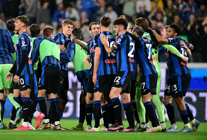 Atalanta je z zmago končala kar 19 tekem dolg niz brez poraza tekmecev iz Rima in si zagotovila uvrstitev v ligo prvakov. FOTO: Daniele Mascolo Reuters