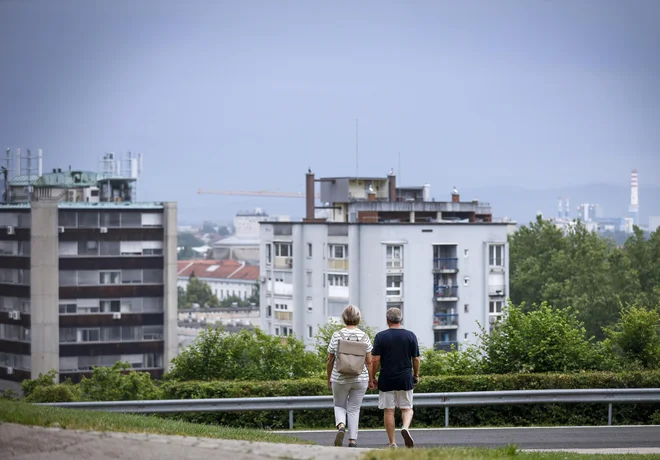 Cene kvadratnega metra so v prestolnici precej višje kot 4000 evrov. A do še višjih podražitev je prišlo tudi drugje. FOTO: Jože Suhadolnik