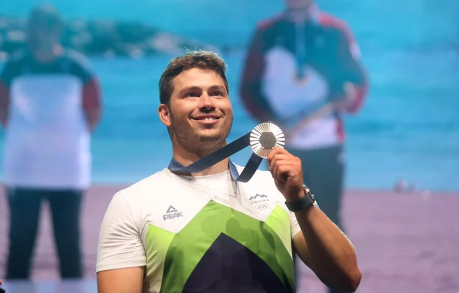 Dobitnik srebrne olimpijske medalje, jadralec Toni Vodišek, se odlično rehabilitira po operaciji prednje križne vezi. FOTO: Blaž Samec/Delo
