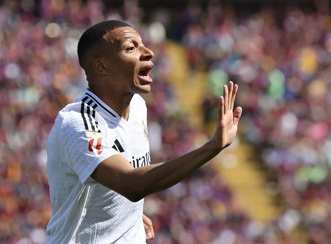 Kylian Mbappe zabija gole, toda hkrati je porušil hierarhijo v ekipi Reala. FOTO: Nacho Doce Reuters