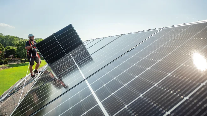 Paket Pametna samooskrba je razvil največji ponudnik sončnih elektrarn na ključ v Sloveniji, GEN-I Sonce, v sodelovanju s podjetjem GEN-I. FOTO: GEN-I Sonce