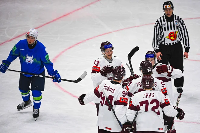 Slovenci niso mogli preprečiti veselja Latvijcev. FOTO: Jonathan Nackstrand/AFP