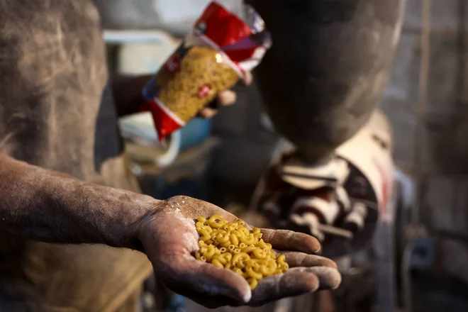 Prices for basic foods rumbling; The flour is expected to go up sixty times since the end of February. Photo: Omar Al-Qattaa/AFP